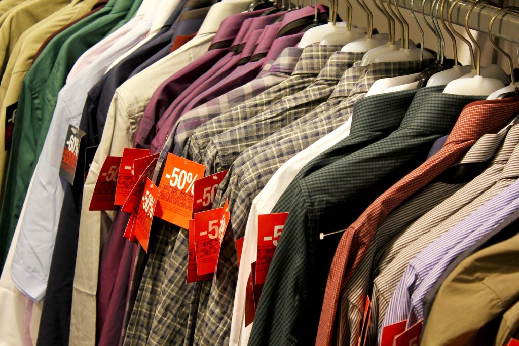 Choosing the right clothes for each season is not just about following trends—it’s about Stylish comfortable and feeling confident.