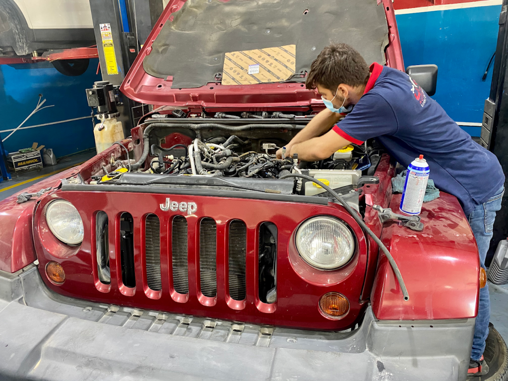 jeep car garage in Dubai
