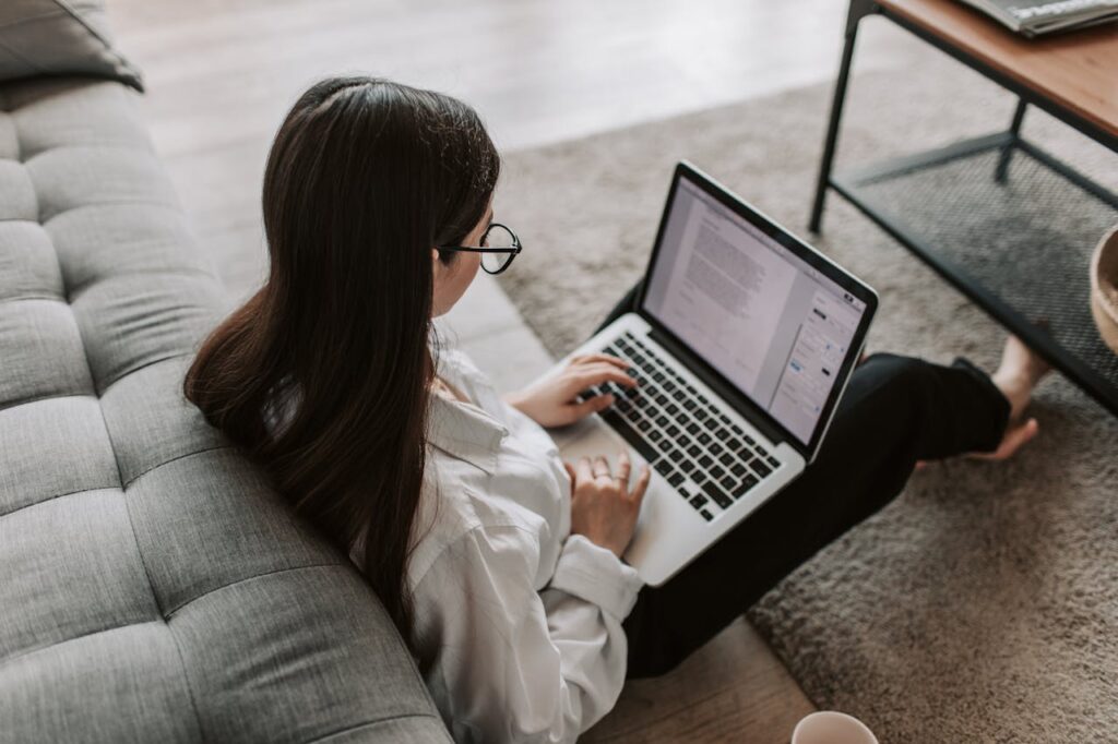 A student using the Cornell Method (page divided into sections).